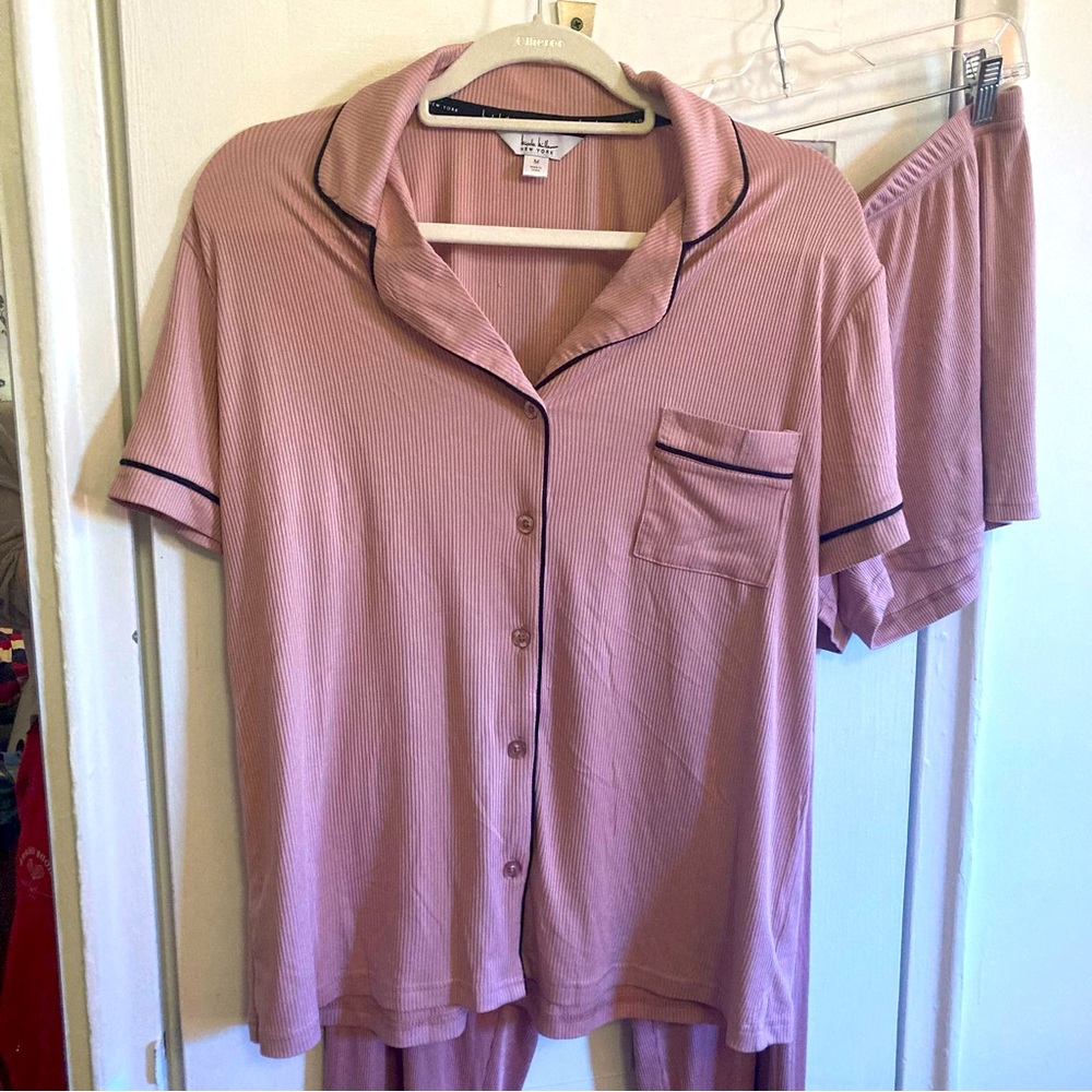 NWT Nicole Miller Women’s PJs Soft Pink Ribbed Three Piece Pajama Set Size M